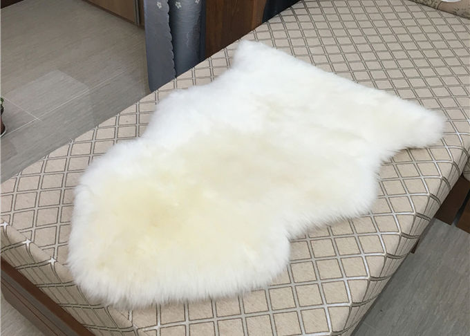 Πραγματικό Sheepskin ενιαίο δέρμα κουβερτών από τα άσπρα δείγματα 90*60cm ανεφοδιασμού χρώματος φιλικά προς το περιβάλλον