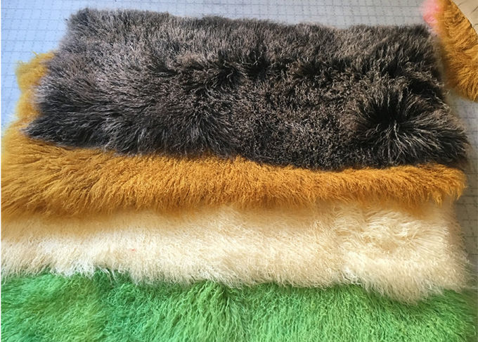 Πολυτελής πορφυρή βαμμένη πραγματική Sheepskin κουβέρτα 2 X 4 ίντσα θερμός για τα μαξιλάρια/τις καλύψεις καθισμάτων