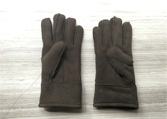 Οι γυναίκες δίνουν τα ράβοντας θερμότερα Sheepskin γάντια, γάντια δέρματος σουέτ