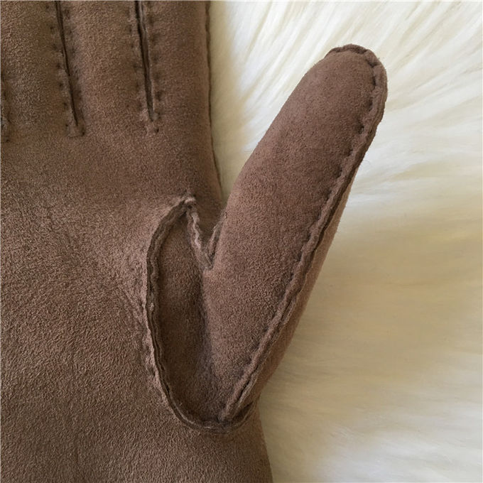Sheepskin Shearling φορά γάντια στα ράβοντας χειμερινά γάντια γουνών γυναικείων αρνιών γυναικών χεριών